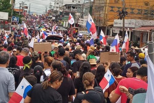 ‘Estamos de luto ¡No a la minera!’