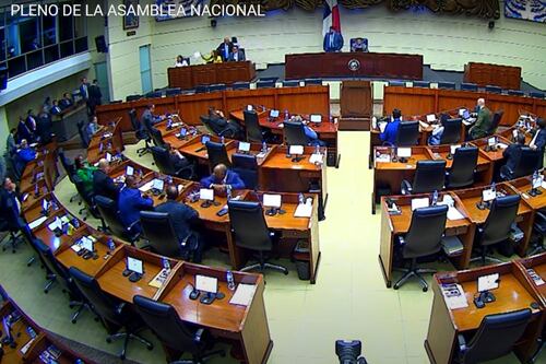 La fugaz sesión de la Asamblea Nacional en medio de protestas