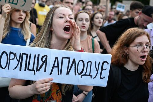 Las protestas contra la ley firmada por Zelensky que debilita las agencias anticorrupción de Ucrania