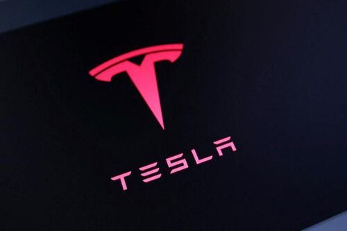 Condenan a Tesla a pagar más de US$200 millones por una falla del piloto automático que causó una muerte