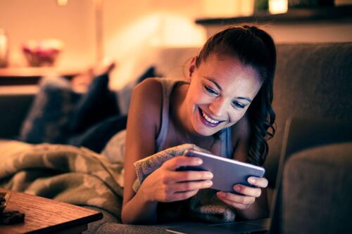 ¿Qué le sucede a nuestro cerebro cuando vemos videos a velocidades más rápidas de lo normal?